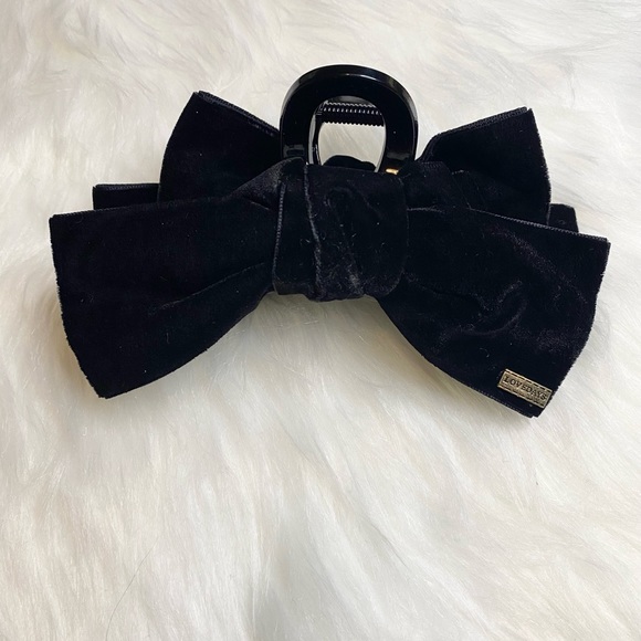 Women Large Black Velvet Bow Hair Claw Clip Pin Hair Fashion Accessories New - Picture 1 of 4